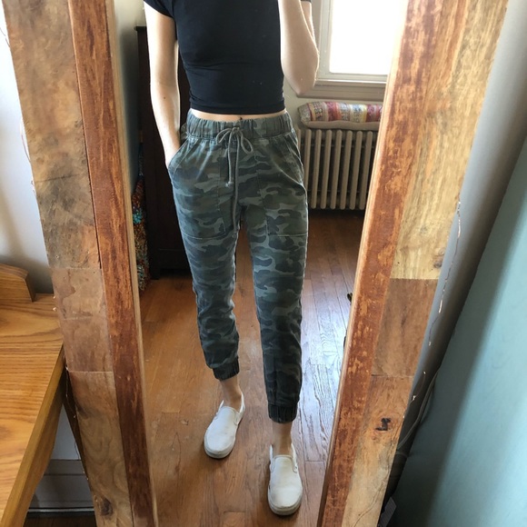 Anthropologie Cloth + Stone Camo Pocket Jogger - Picture 4 of 8